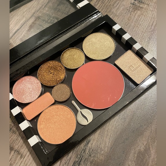 Sephora Z Palette (Includes Shadows) - Picture 3 of 3
